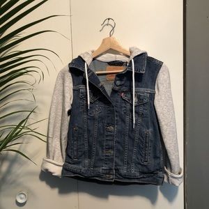 Levi’s women’s hybrid trucker jacket Small